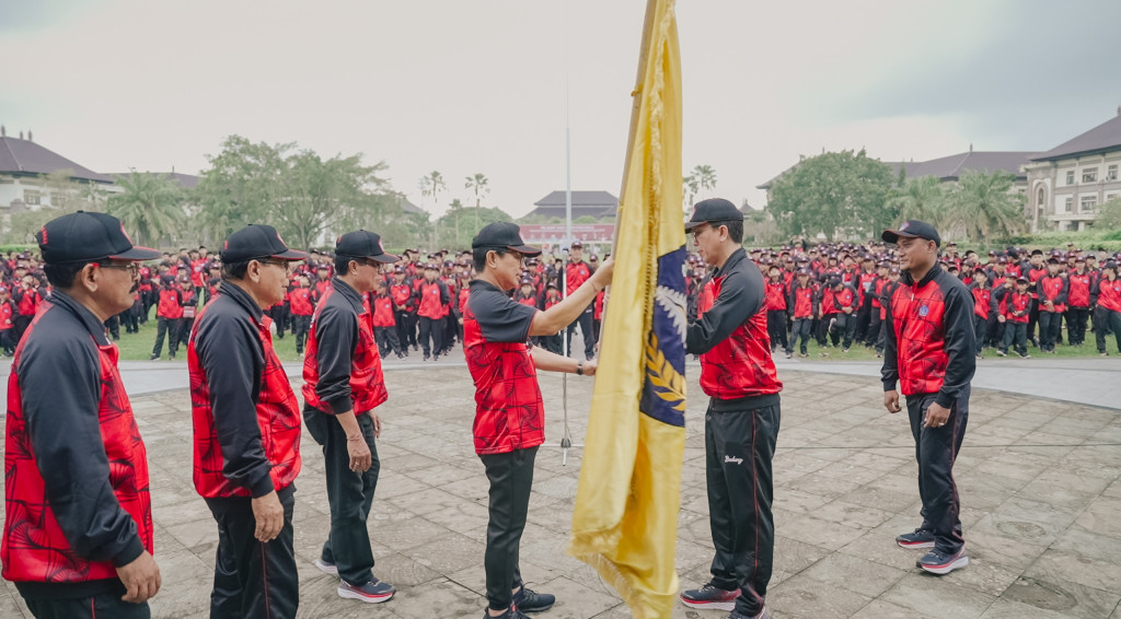 Sekda Adi Arnawa Lepas Kontingen Badung Untuk PORJAR Provinsi Bali 2024